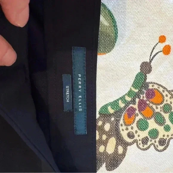 EUC Perry Ellis Stretch Men's Navy Shorts - Picture 3 of 6